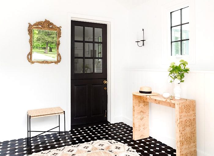 The 10 “Overlooked” Home Entryway Mistakes Interior Designers Always Notice